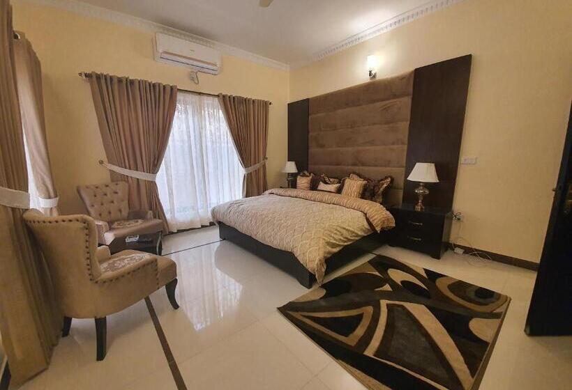 اتاق سوپریور با تخت بزرگ, Royal Villa F 10/2