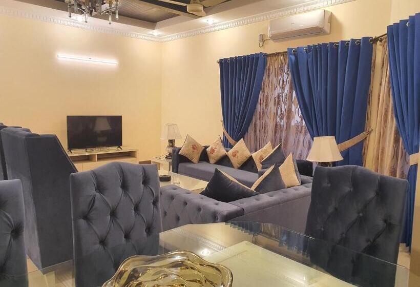 اتاق سوپریور با تخت بزرگ, Royal Villa F 10/2