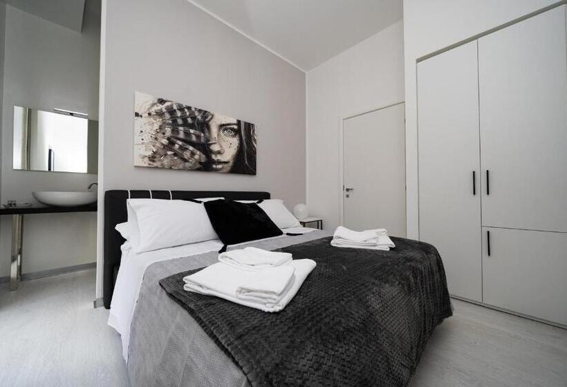 Camera Standard, White Rooms