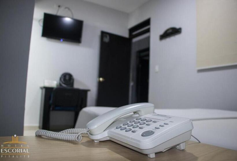 חדר בסיסי לשלושה, Escorial Pitalito