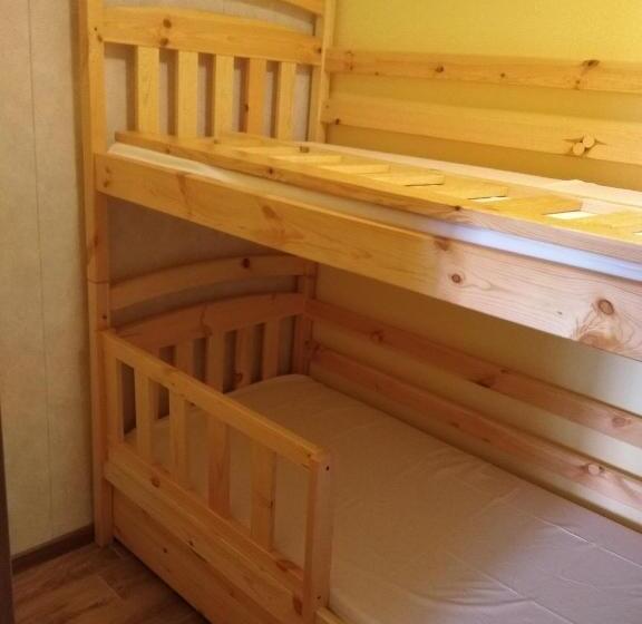 اتاق خانوادگی, Tulipán Apartmanház