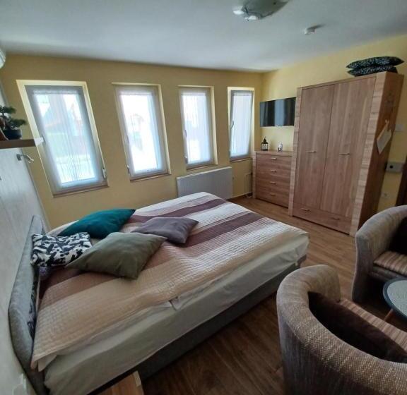 اتاق لوکس, Tulipán Apartmanház