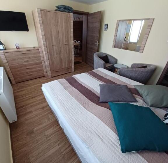 اتاق لوکس, Tulipán Apartmanház