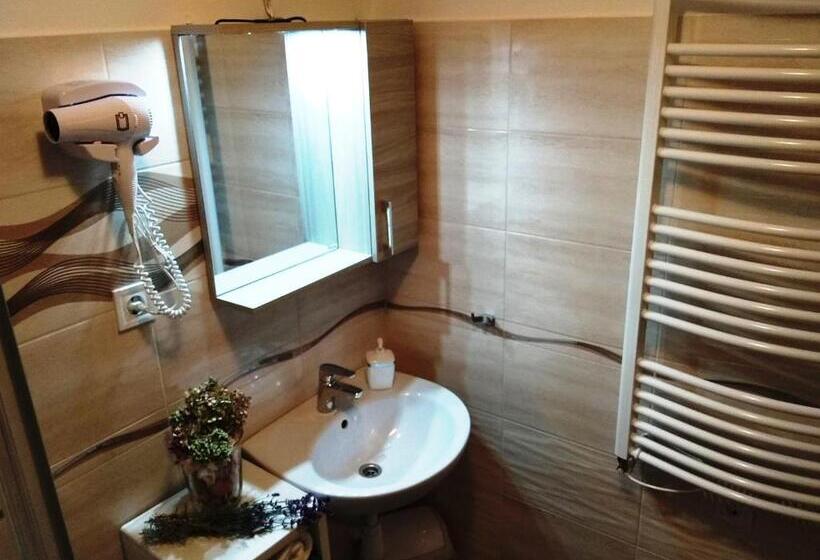 اتاق لوکس, Tulipán Apartmanház