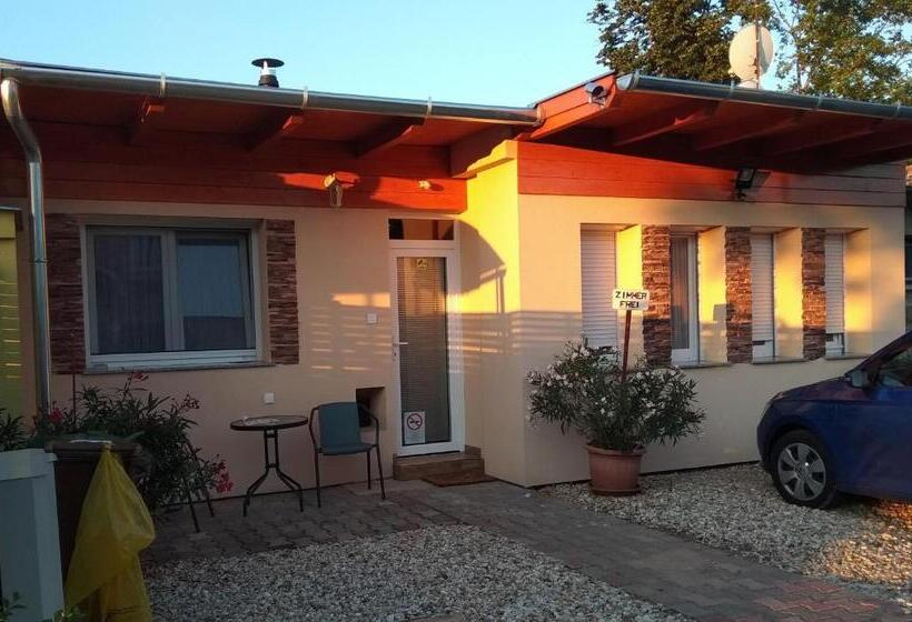 اتاق لوکس, Tulipán Apartmanház