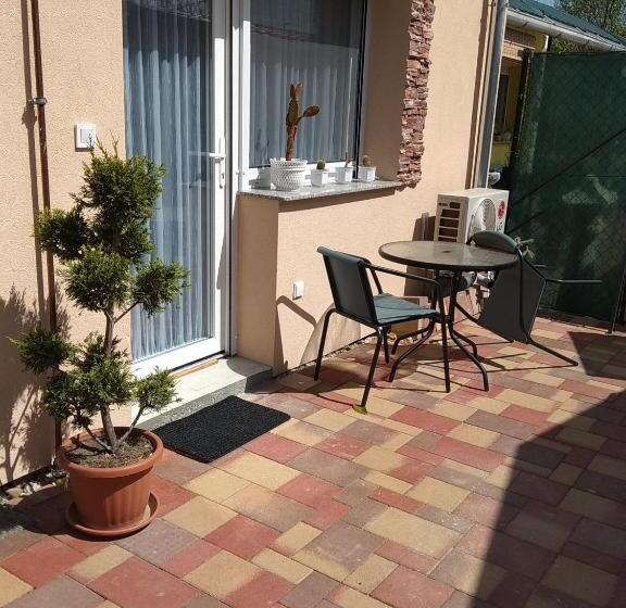Номер Deluxe Кровать Кинг, Tulipán Apartmanház