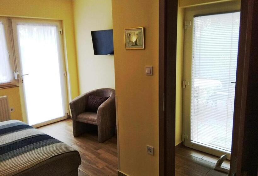 Номер Deluxe Кровать Кинг, Tulipán Apartmanház