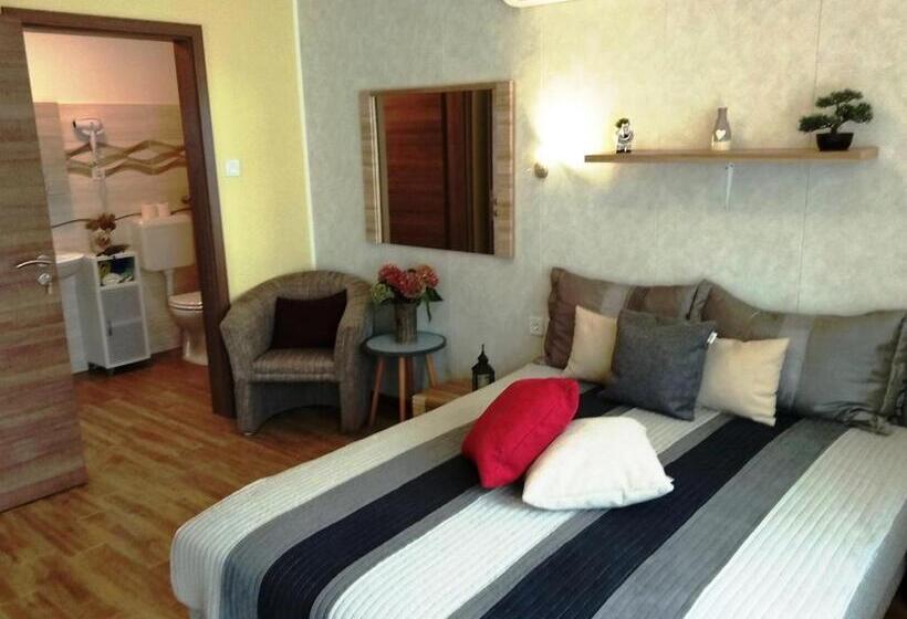 اتاق لوکس با تخت بزرگ, Tulipán Apartmanház