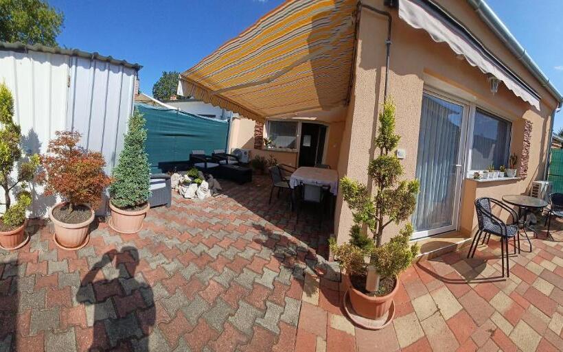 בקתת חדר, Tulipán Apartmanház