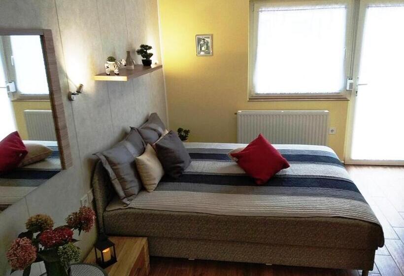 کلبه ییلاقی, Tulipán Apartmanház