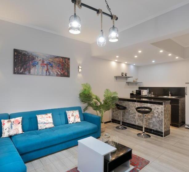 کلبه ییلاقی, Assiut Cement