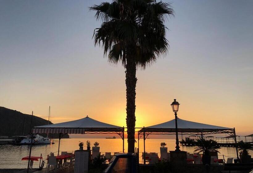 اتاق لوکس با چشم‌انداز دریا, Deluxe Lipari Room