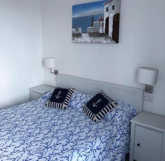 اتاق لوکس با چشم‌انداز دریا, Deluxe Lipari Room