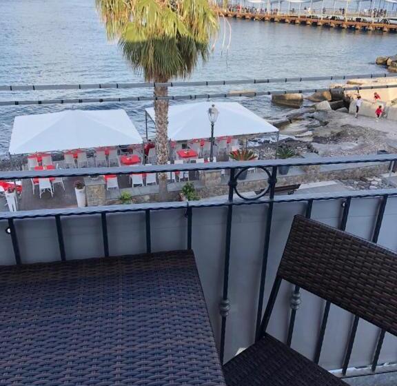 اتاق لوکس با چشم‌انداز دریا, Deluxe Lipari Room