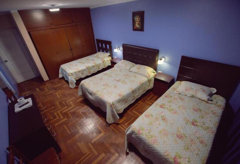 غرفة قياسية ثلاثية, Hospedaje Zaragoza