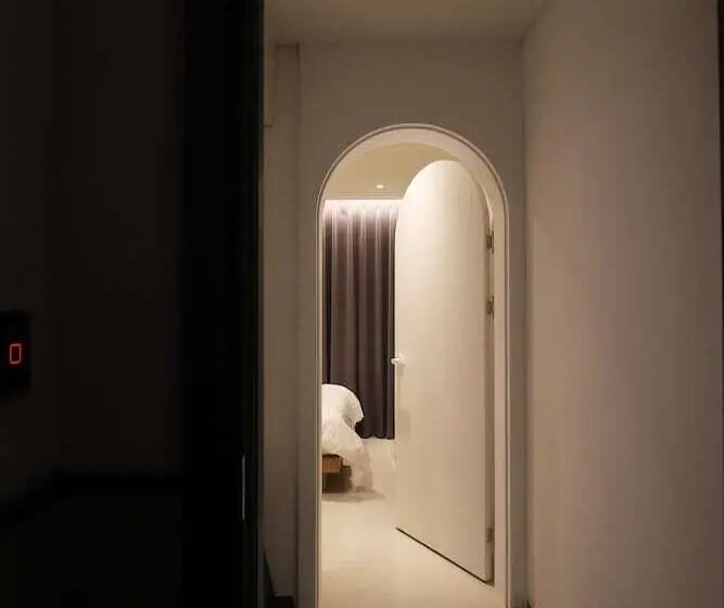اتاق استاندارد, Biennale
