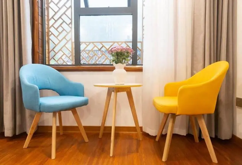 آپارتمان 2 خوابه, Easy House
