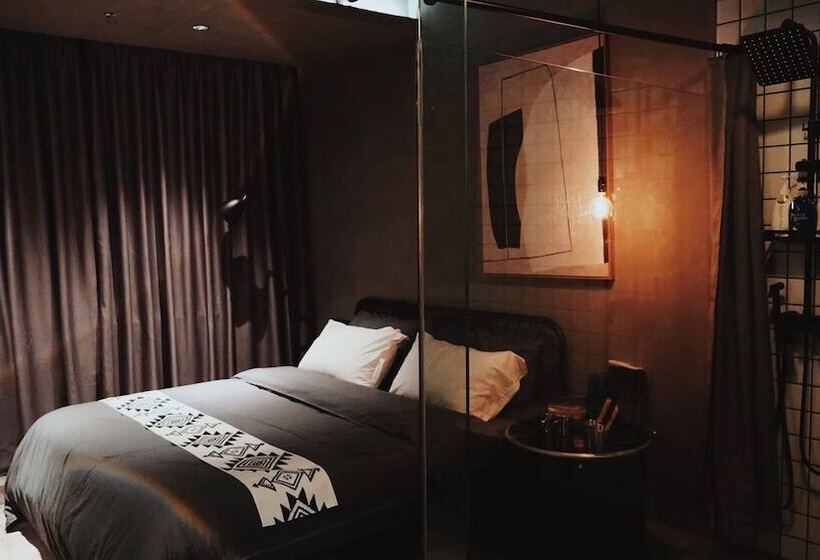 חדר סטנדרט, Black Gold Factory Boutique Design