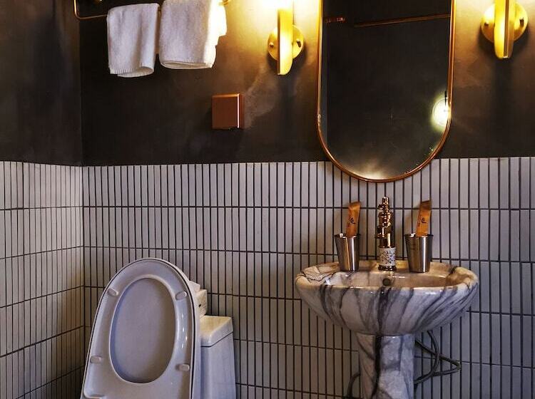 חדר סופריור, Black Gold Factory Boutique Design