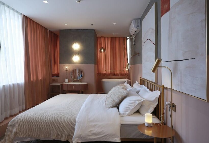 חדר סופריור, Black Gold Factory Boutique Design