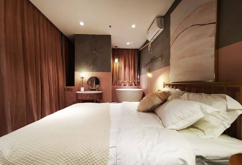 חדר סופריור, Black Gold Factory Boutique Design