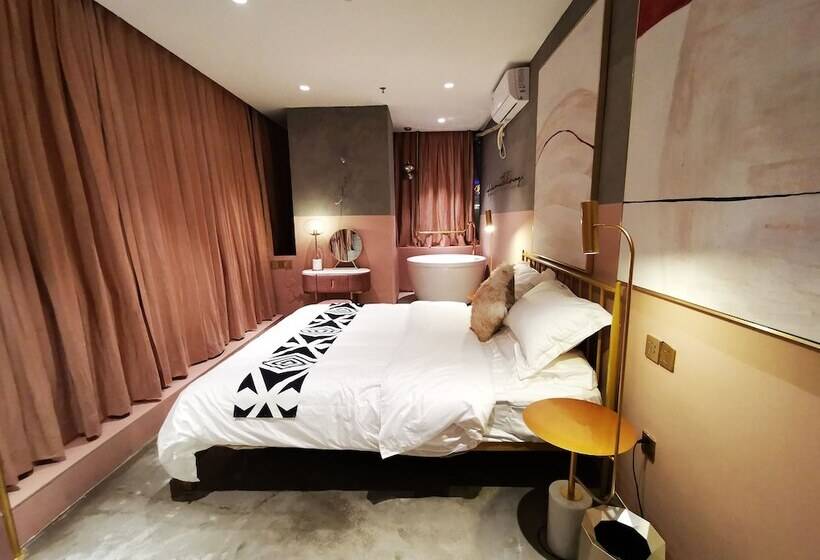 חדר סופריור, Black Gold Factory Boutique Design