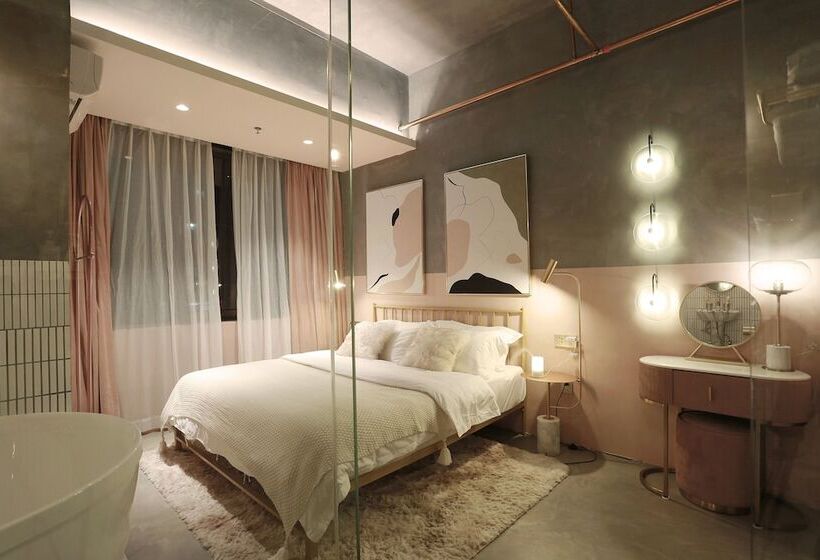 Номер Superior, Black Gold Factory Boutique Design