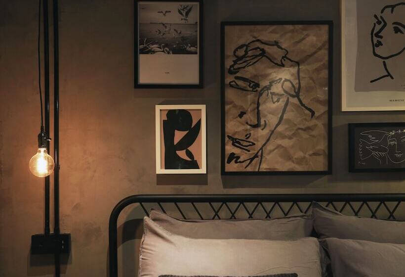 חדר דלוקס, Black Gold Factory Boutique Design