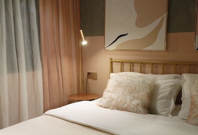 חדר סופריור, Black Gold Factory Boutique Design