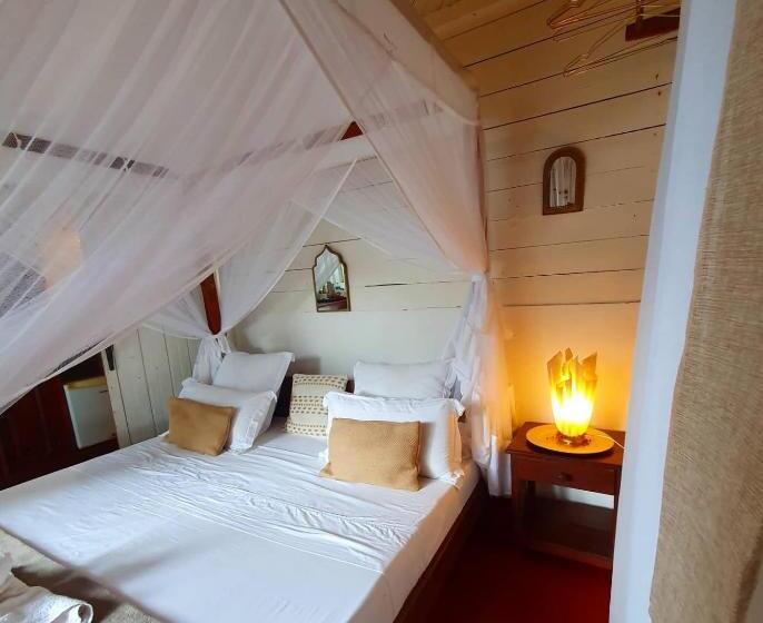 بانگلوی استاندارد, Ecolodge Le Ravoraha