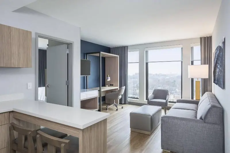 キングサイズベッドのスイートルーム, Springhill Suites Madison