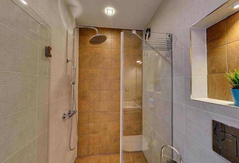استودیوی استاندارد با چشم‌انداز دریا, Family Hotel Laxo
