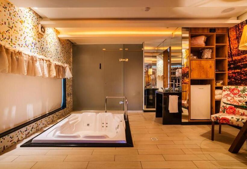 Deluxe Suite King-Size Franciággyal, Gran Motel Dubai