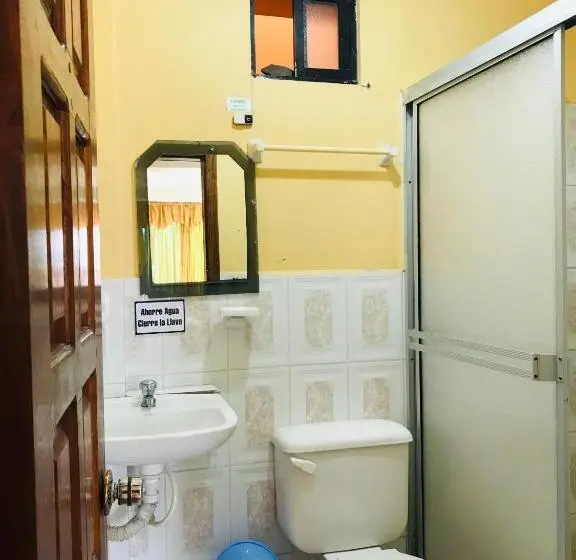 اتاق سوپریور چهار تخته, Kanoas Hostal