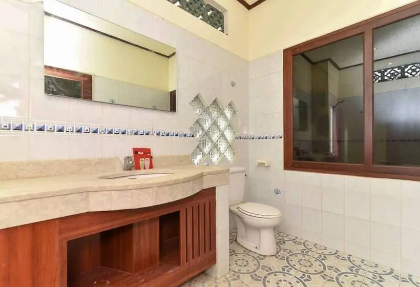 デラックスルーム, Reddoorz Plus Near Seminyak Square