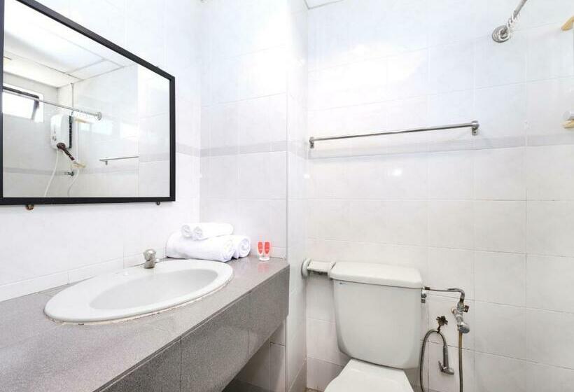 اتاق لوکس, Famous Inn