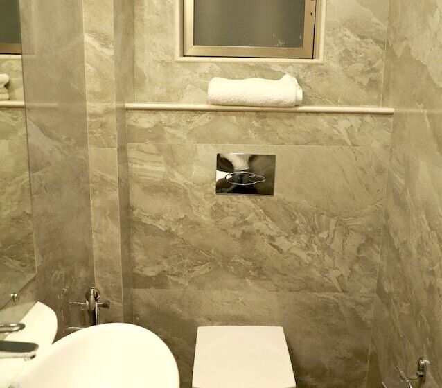 اتاق لوکس, Lords, Fort