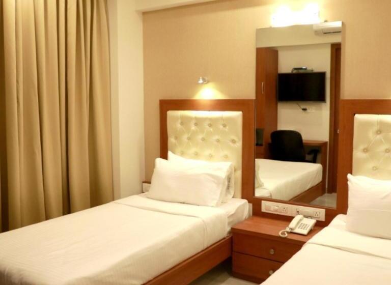 اتاق لوکس, Lords, Fort