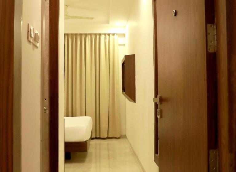 اتاق لوکس, Lords, Fort