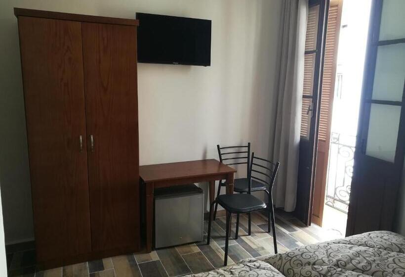 اتاق استاندارد با بالکن, Fuentes