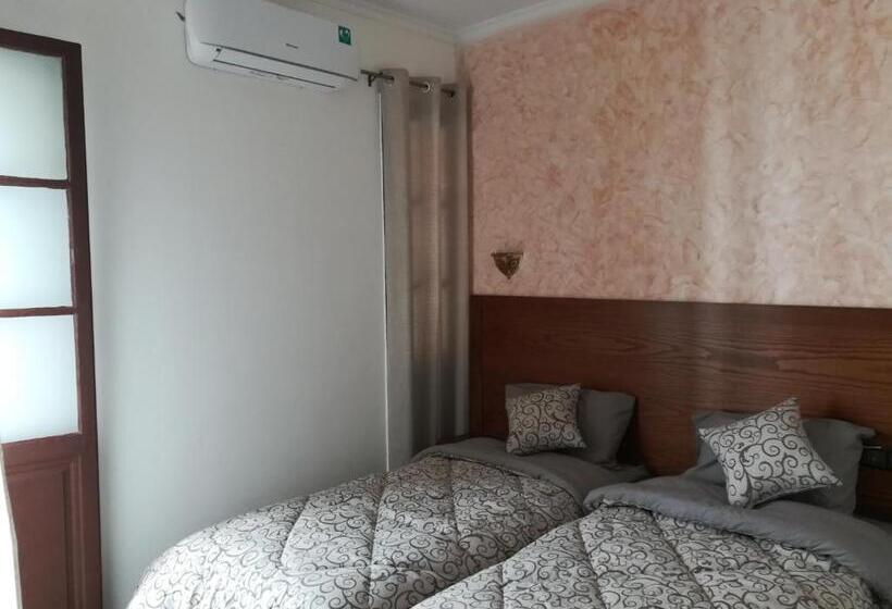 اتاق استاندارد با بالکن, Fuentes