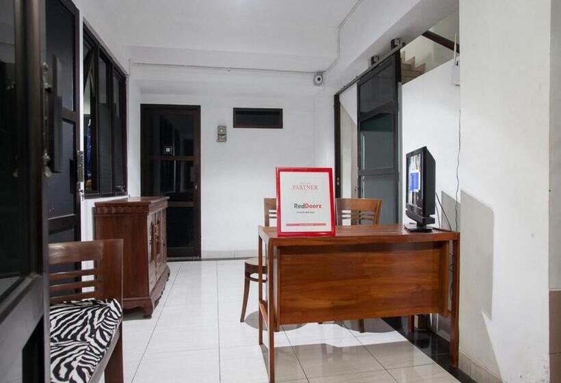 Номер Стандарт, Reddoorz Syariah Near Dbl Arena 2