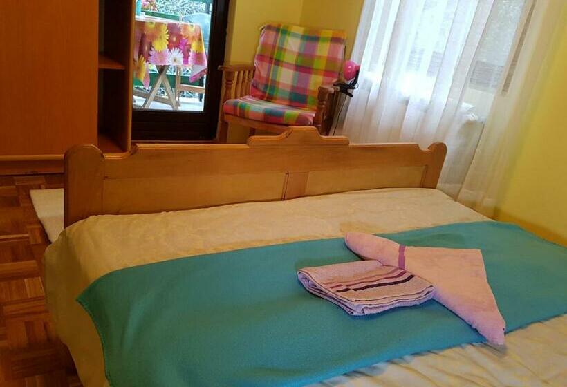 اتاق استاندارد با سرویس بهداشتی مشترک, Nena & Rale Rooms