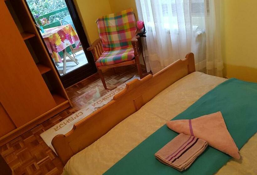 اتاق استاندارد با سرویس بهداشتی مشترک, Nena & Rale Rooms