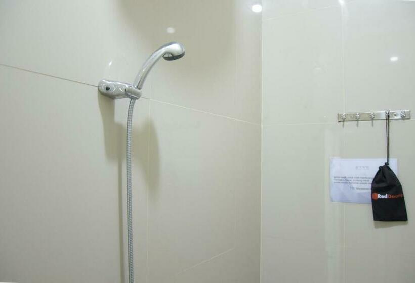 غرفة ديلوكس, Reddoorz Near Gor Satria Purwokerto