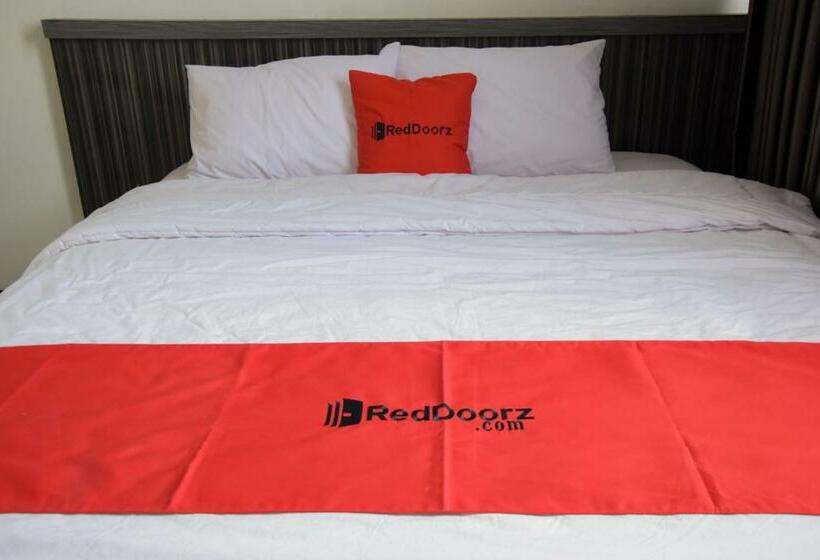 غرفة ديلوكس, Reddoorz Near Gor Satria Purwokerto