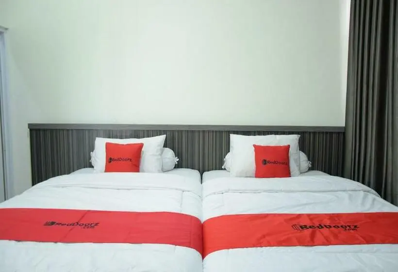 ファミリールーム, Reddoorz Near Gor Satria Purwokerto