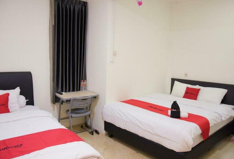 غرفة ديلوكس عائلية, Reddoorz Near Gor Satria Purwokerto