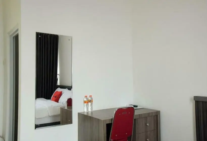 デラックスファミリールーム, Reddoorz Near Gor Satria Purwokerto