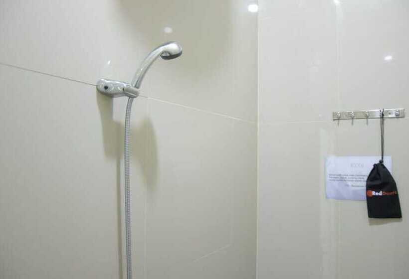 Номер Deluxe, Reddoorz Near Gor Satria Purwokerto